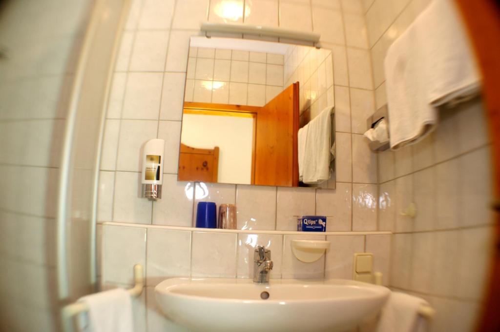 Gasthof Zum Kauzen Оксенфурт Стая снимка